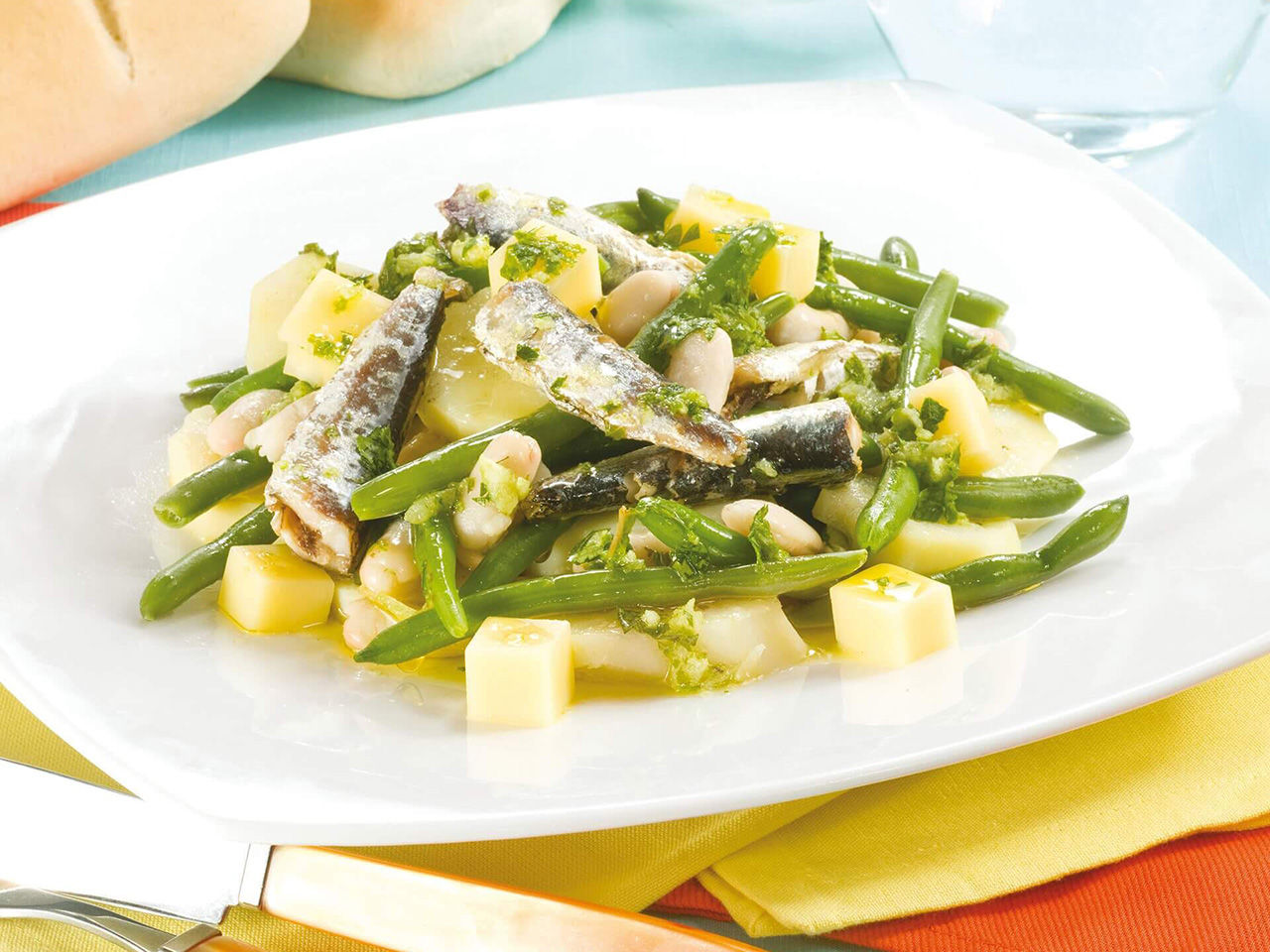 Salade de pommes de terre, haricots verts et sardines