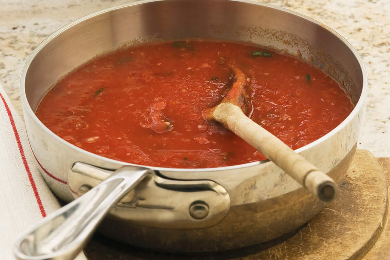 Casserole avec sauce tomates
